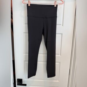 Lululemon Wunder Train 23” Cropped Black Size 6 EUC.